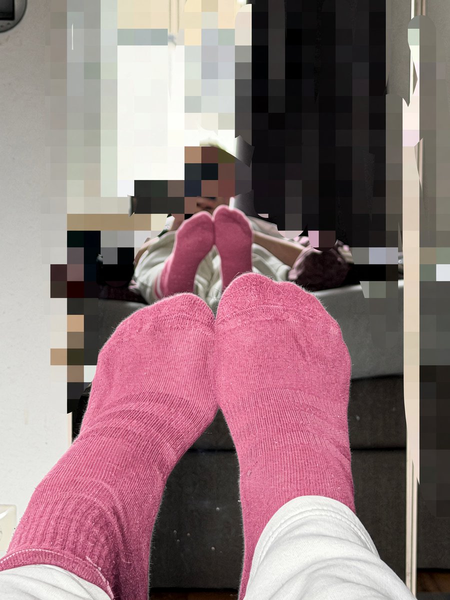 crypticc08's tweet photo. They are so cute 🥰 

#boy #gay #bi #feet #socks #menfeet https://t.co/J8MuOVxP2J