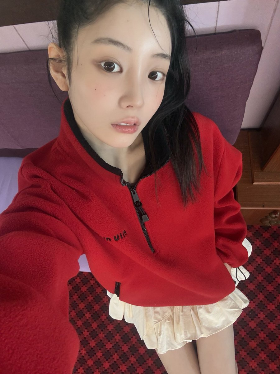 ILLIT_twt's tweet photo. 체포하겠습니다 오버 ! 💥

#WONHEE #원희 #ILLIT #아일릿 https://t.co/escz9rZBJs