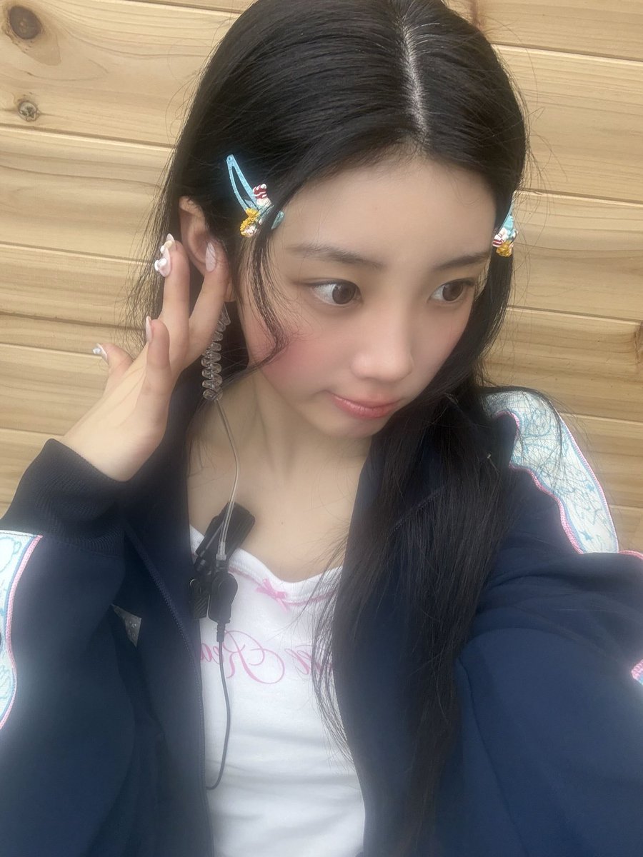 ILLIT_twt's tweet photo. 체포하겠습니다 오버 ! 💥

#WONHEE #원희 #ILLIT #아일릿 https://t.co/escz9rZBJs