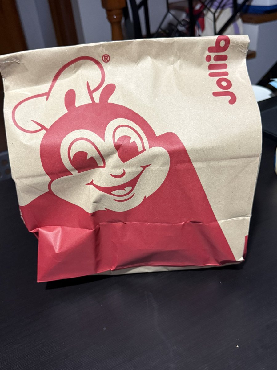 onimreyes's tweet photo. Merienda/Dinner mga bii!

RQT this and tell me bakit kita sesendan ng 150 sa gcash pang Jollibee! Go!

Announcement by midnight. https://t.co/cHT7W1Kt8e
