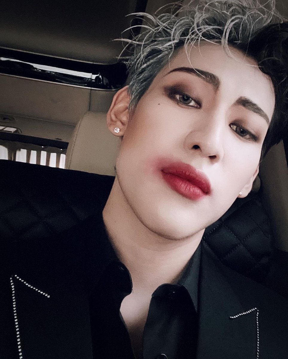 BB1a_Enjoy's tweet photo. Cruella de Vil 🤍🖤🐾✨
#BamBam https://t.co/9onMmSPFbX