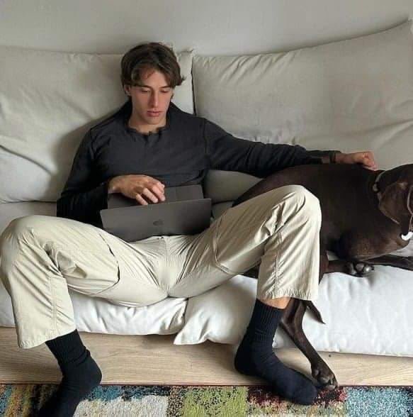 PaparazziHub's tweet photo. Bro’s got everything I’m looking for 😭😮‍💨 https://t.co/ecZTS3QGJv