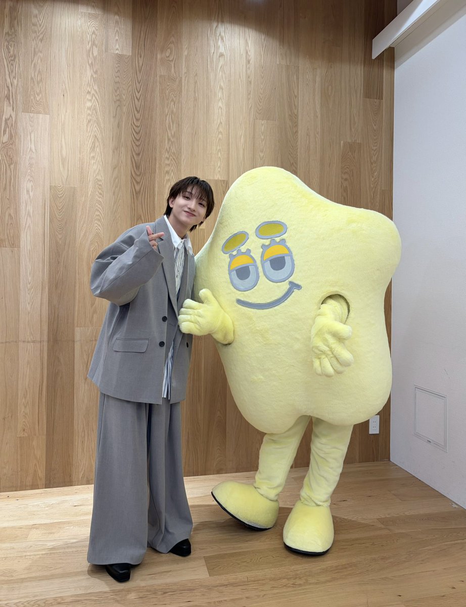 STAPY_SDP's tweet photo. #高尾楓弥 先輩のお仕事現場にお邪魔したぴぃ👔🌟⋆꙳
たくさん話しかけてくれて嬉しかったぴぃ🎶🌟🌟

先輩の1st写真集「#花楓弥」 の発売記念イベントが開催されるらしいので、ぜひチェックして欲しいぴぃ❕🌺🌟˖°
🔗 https://t.co/zYAGsSruzu https://t.co/6jmId0iffi