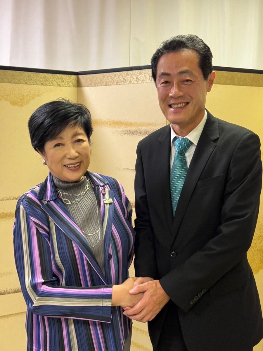 takei_kouji's tweet photo. 学生時代から親しくさせていただいている、小池百合子東京都知事と。

三郷は東京の隣まち。つくばエクスプレスや武蔵野線、バス網で毎日多くの市民が東京と行き来しています。

東京都との協力は欠かせません。

県境を越えて連携し、三郷の交通をさらに前へ。

確かな判断。そして、決断を。 https://t.co/db6jn5oNw1
