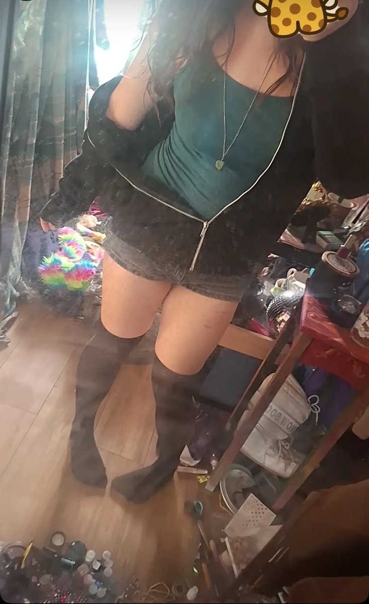 PoppySoles__'s tweet photo. You guys like my fits? #thighs #ass #feet #socks #goon #gooner #altgirl #gothgirl #ukgirl https://t.co/BIcVjUYhmu