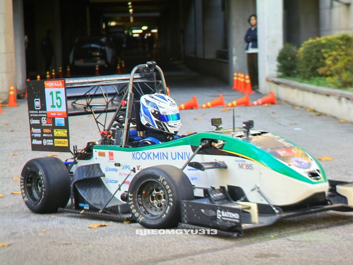 L0VELYBEOMIE's tweet photo. car racer beomgyu then and now 🥹🥹😭 https://t.co/NscmG4AXiN
