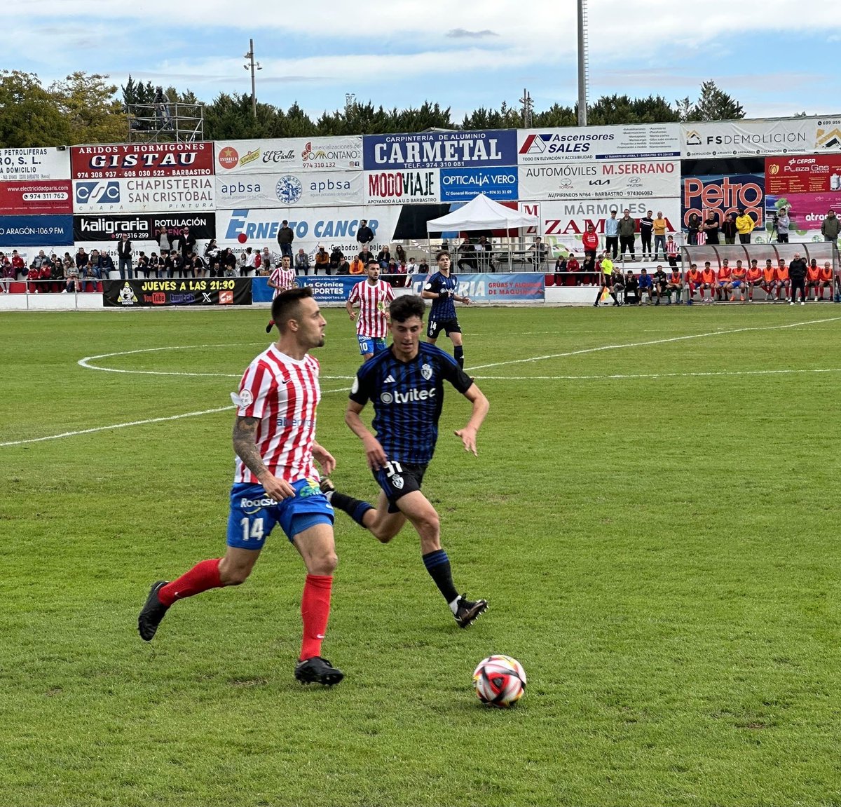 UD_Barbastro's tweet photo. Qué bonitas y especiales son esas primeras rondas de Copa del Rey… 💭🏆

Hoy empieza una nueva edición del torneo del K.O. que tanto nos ha hecho disfrutar en Barbastro en los últimos años.

Suerte a todos los equipos participantes, en especial a los aragoneses 😉 https://t.co/CybU1iSPLN