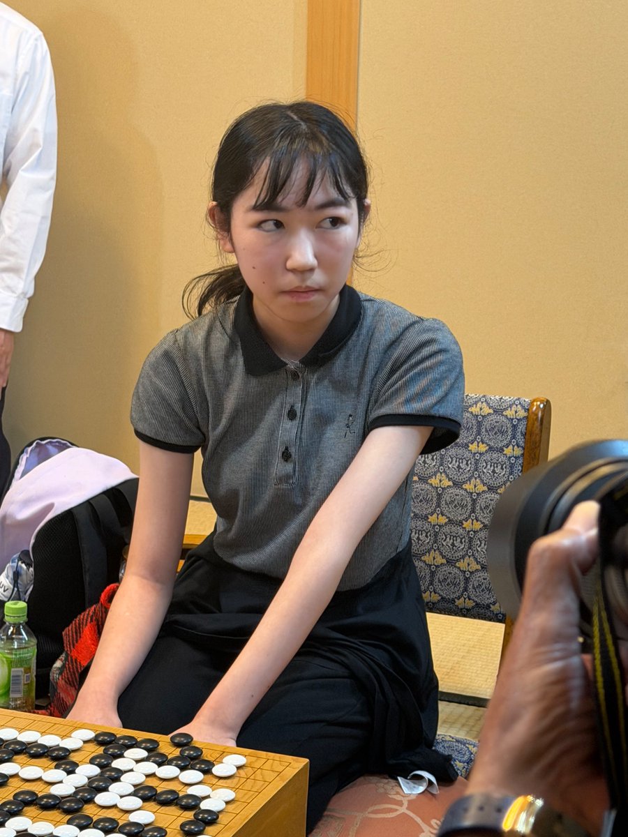 bunkakobenp's tweet photo. 【速報】囲碁の第51期新人王戦
栁原咲輝二段が優勝

本日の決勝3番勝負第2局で後藤一・二段を破り、通算成績2勝0敗としました

16歳0カ月で史上最年少の優勝
女性では上野愛咲美女流名人が第48期に優勝して以来、2人目

記事は後日、神戸新聞NEXT(https://t.co/Vp9xfymcVW)で https://t.co/p4e3BYbzg4