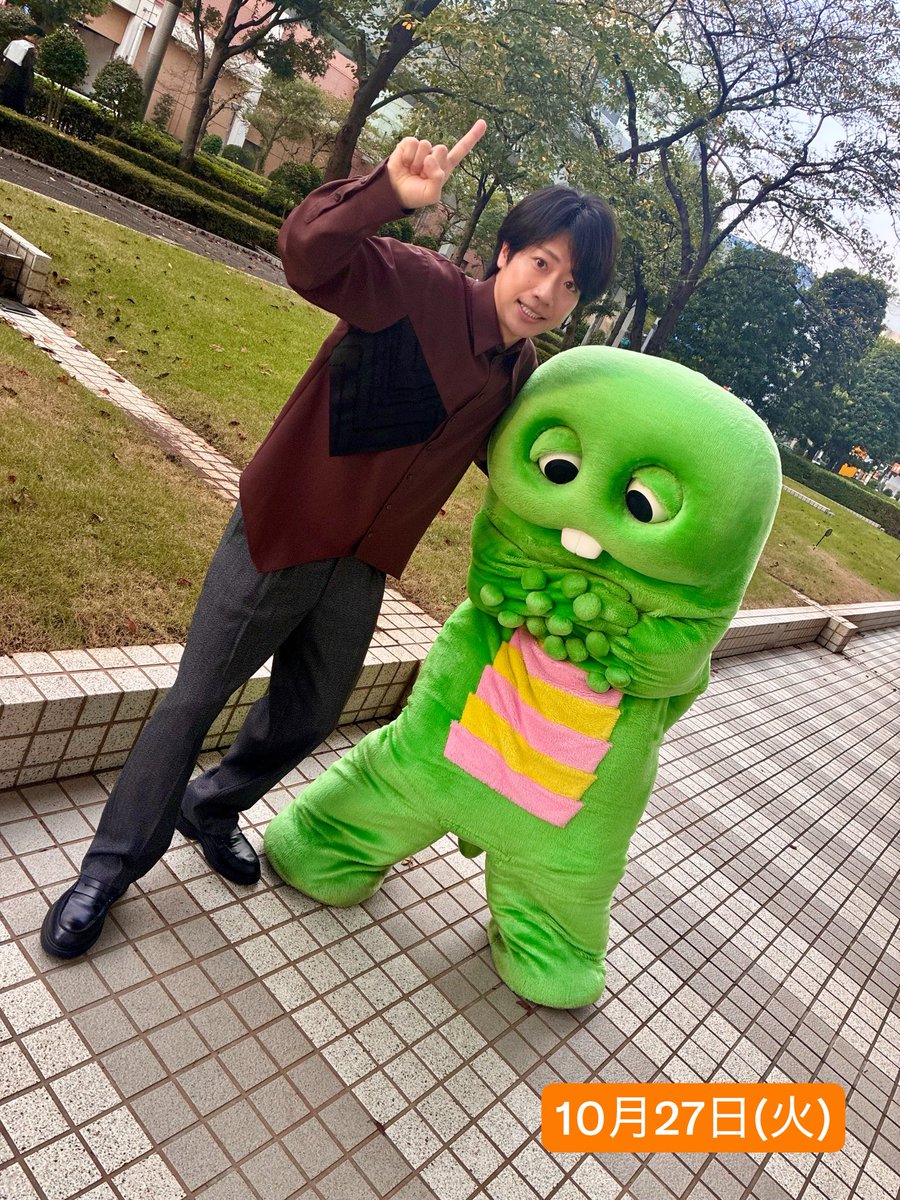 livenews_it's tweet photo. #イット！「やざ☀️ピン天気」

10月27日(火)

━━━━━━━━━━━━━━━━━
💣“爆弾低気圧”全国的に強風に注意🍂
━━━━━━━━━━━━━━━━━

📝お天気メモ

1️⃣「東京・近畿で「木枯らし１号」か」🍂
北海道の北にある低気圧が急発達し、いわゆる“爆弾低気圧”に
北日本は大荒れ
全国的にも風が強まり、自転車の運転など外に出るときは横風に注意⚠️
東京・近畿では「木枯らし１号」が発表される可能性があります☝️
空気も乾燥するので火の元に注意してください
 
2️⃣「関東も山で雪か」
北海道ではこんや雨から雪に変わり、平地でも所によりかなり積雪する恐れ🌨️
東北なども初雪の可能性アリ
関東も群馬の山など標高１０００メートル以上では積もる恐れがあります🏔️
 
3️⃣「日本海側は雷も⚠️」
寒気が流れ込むことで大気も不安定に
日本海側では落雷に注意が必要です⚡️

矢澤気象予報士（@yazawa_tsuyoshi）

#フジテレビ