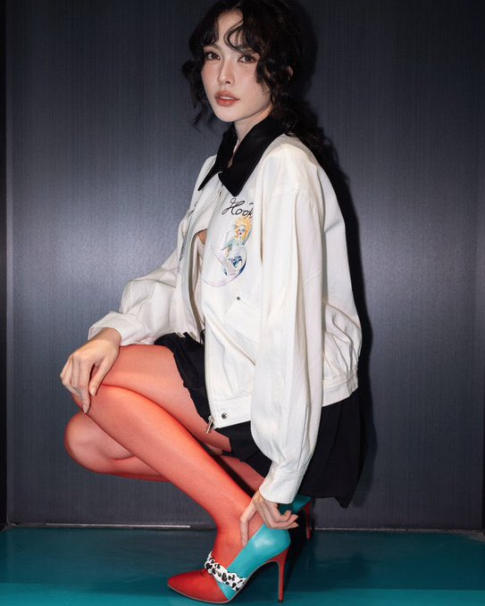 meawmeow888's tweet photo. Charlotte Austin กับลุคสุดชิคและรองเท้าส้นสูงดีไซน์โดดเด่น 🔥👠 😳✨

#ชาล็อตออสติน #CharlotteAustin 
@itscharlotty https://t.co/gTJhWKvqoQ