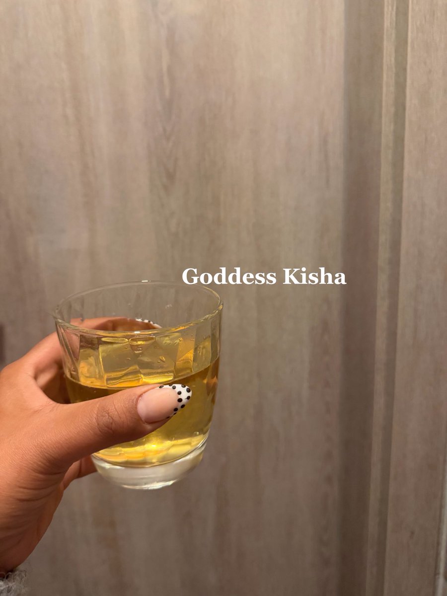 Gxdkisha's tweet photo. 2tes Glas NS für die F0tze!

#bnwo #whitesub #germanslave 
#ebonygoddess #loser #herrin https://t.co/pUsVRQGkIg