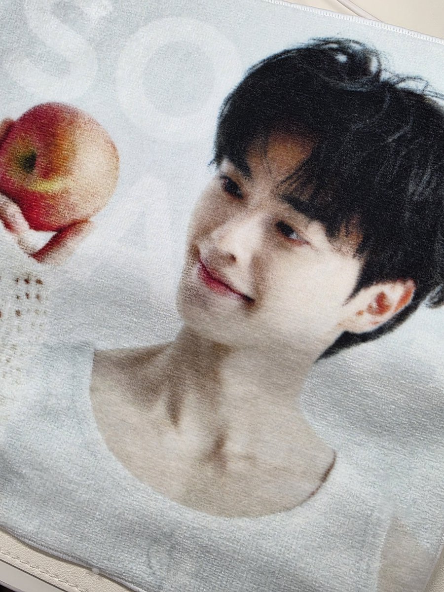forgetmenot_jv's tweet photo. 하 폭주해서 시킨 사진집 옴 https://t.co/qePGpHHVP4