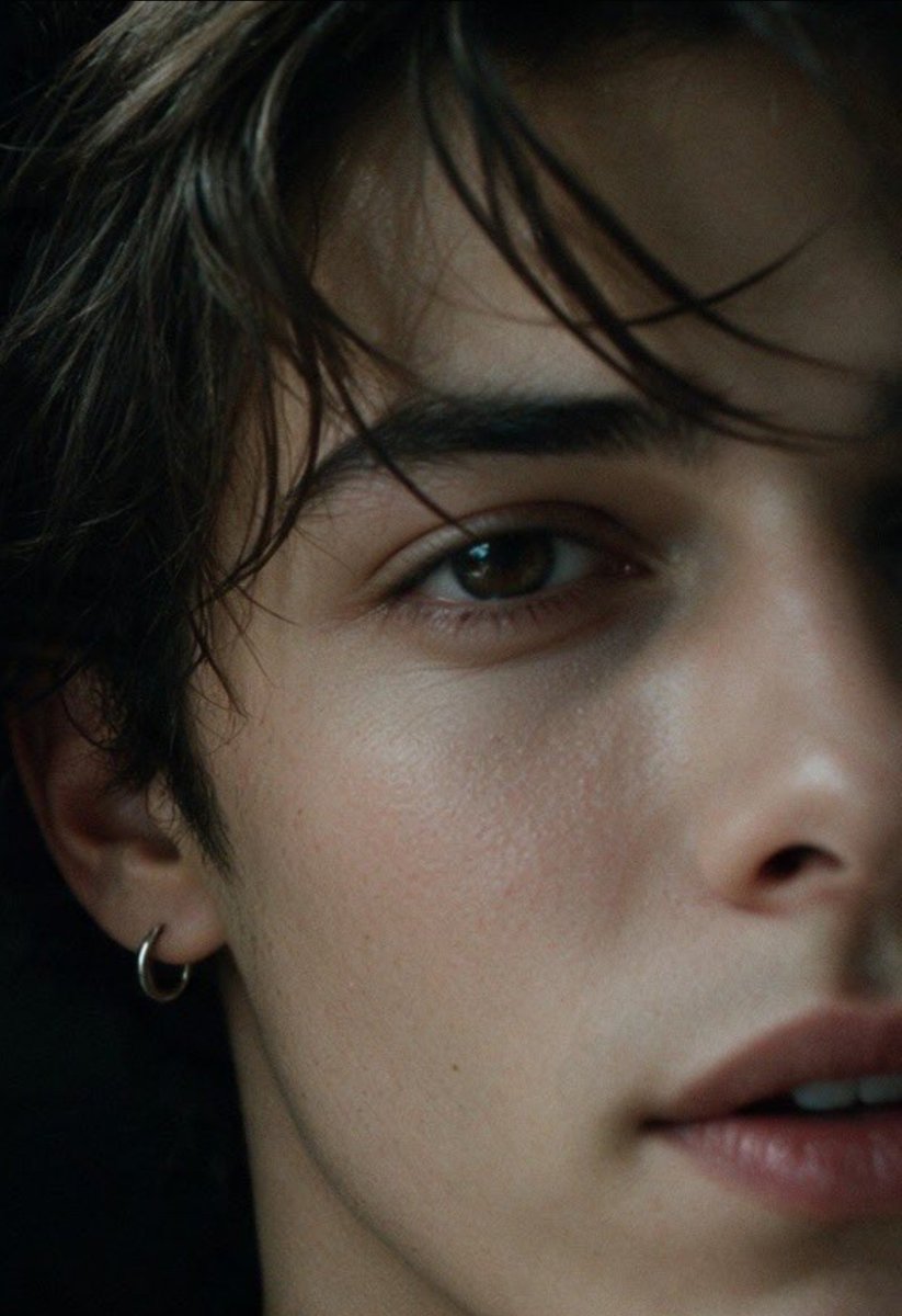 pinadescoolada's tweet photo. Caleb's visual in these photos is absolutely insane... is unreal and honestly inexplicable. ❤️💕🔥🥵 https://t.co/lGex4AC9Jc
