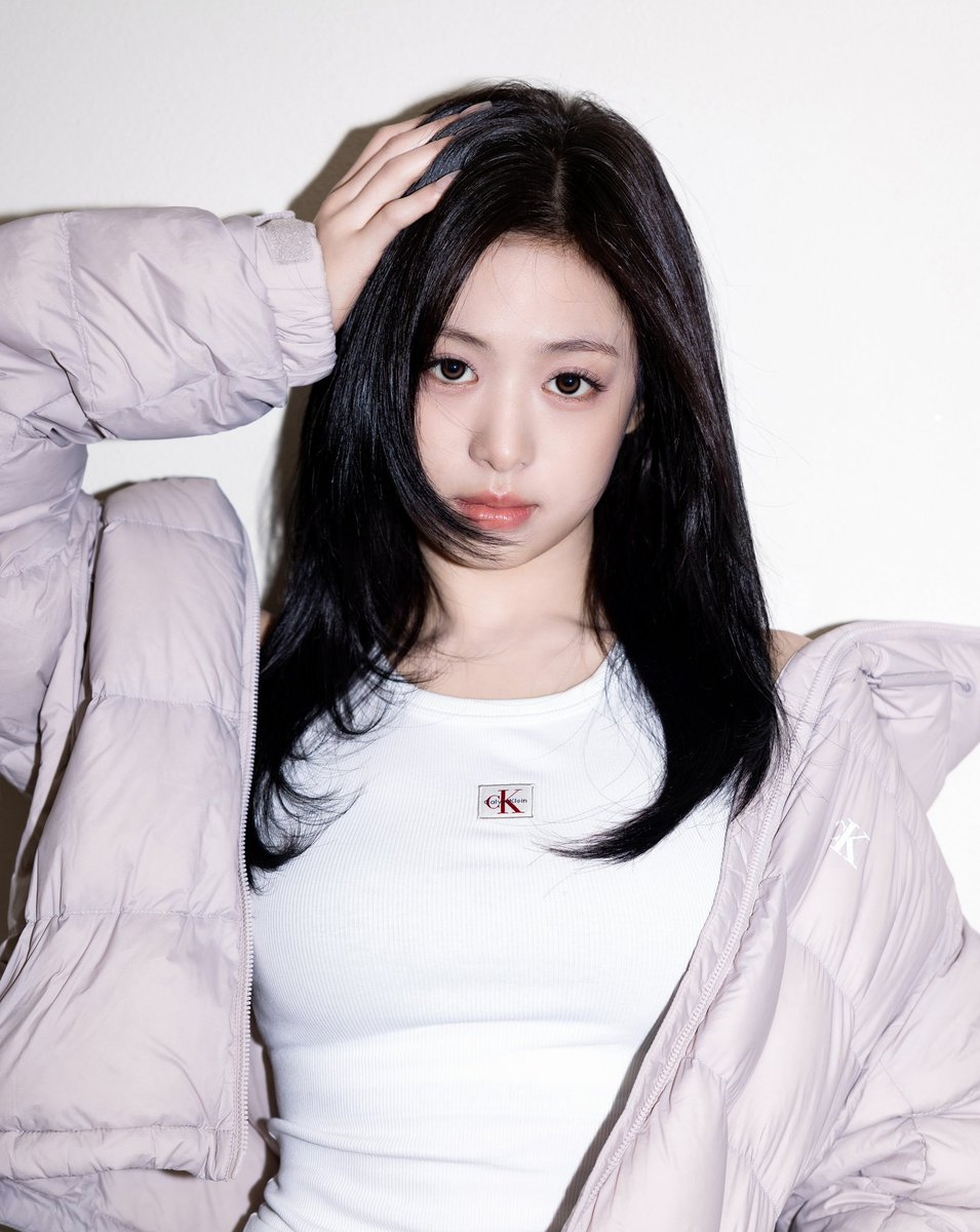 ahyeonpicture's tweet photo. #AHYEON for Calvin Klein https://t.co/GaKY66vkm7