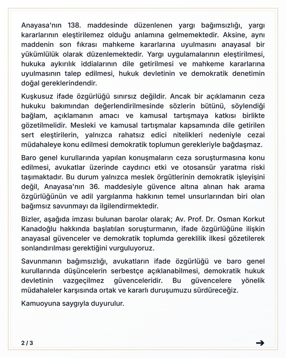 istbarosu's tweet photo. BAROLARDAN ORTAK AÇIKLAMA:

SAVUNMANIN SESİNE SORUŞTURMA GÖLGESİ DÜŞÜRÜLEMEZ!

İstanbul Barosu'nun 24-25 Ekim 2026 tarihlerinde gerçekleştirilen Olağan Genel Kurulunda, başkan adayı Av. Prof. Dr. Osman Korkut Kanadoğlu'nun yaptığı konuşma nedeniyle İstanbul Cumhuriyet Başsavcılığı tarafından resen soruşturma başlatılmasını, ifade özgürlüğü, savunmanın bağımsızlığı ve baroların demokratik işleyişi bakımından derin bir kaygıyla karşılıyoruz.