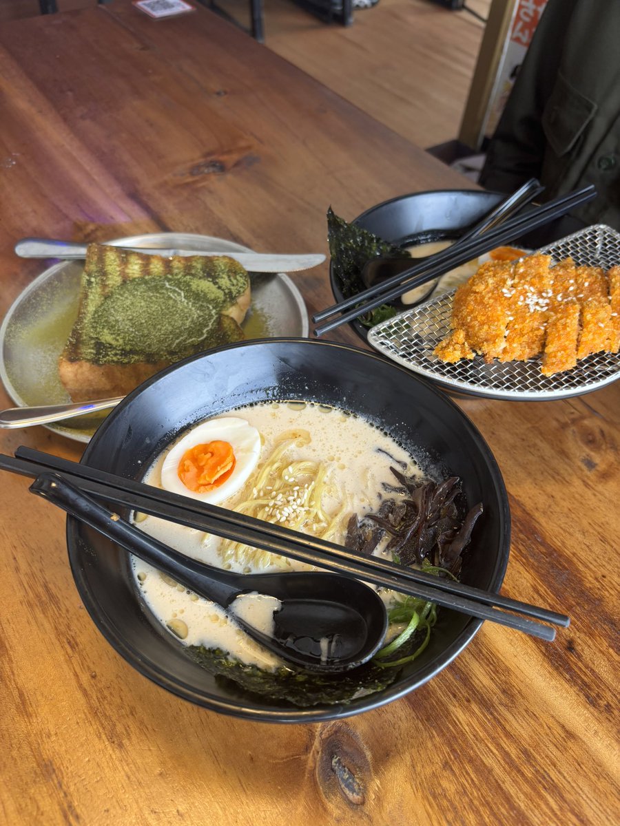 satorugojq's tweet photo. user satorugojq #makantwt njir https://t.co/XPqwTAUtBs