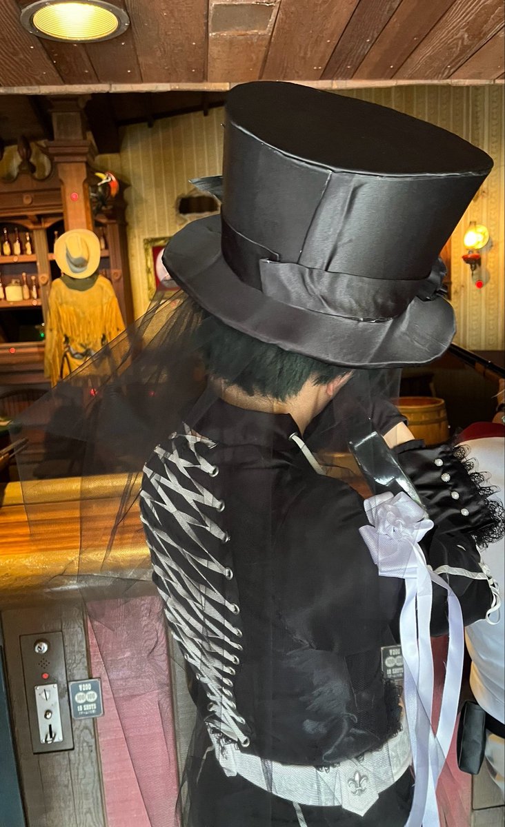 leap921263's tweet photo. ♣️「いいかお前たち。墓を荒らす不届者はな…"こう"するんだ」

#Dハロツイステ仮装 #Dハロ仮装2026 https://t.co/v9JSeUwOwh
