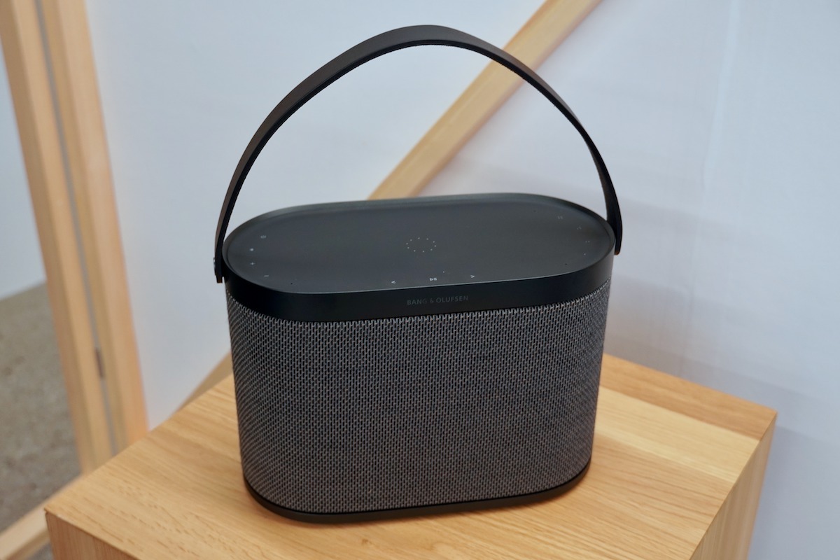 phileweb's tweet photo. Bang &amp; Olufsen、ポータブルスピーカー「Beosound A5」に新色「チャコールニット」 #スピーカーシステム https://t.co/fDDponCBrO https://t.co/vLYuBR9Eim