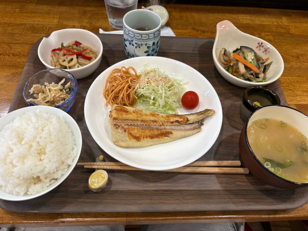 Zama_Nyan's tweet photo. @sunsonking ホッケ定食🐟 https://t.co/CN63xqtuUC