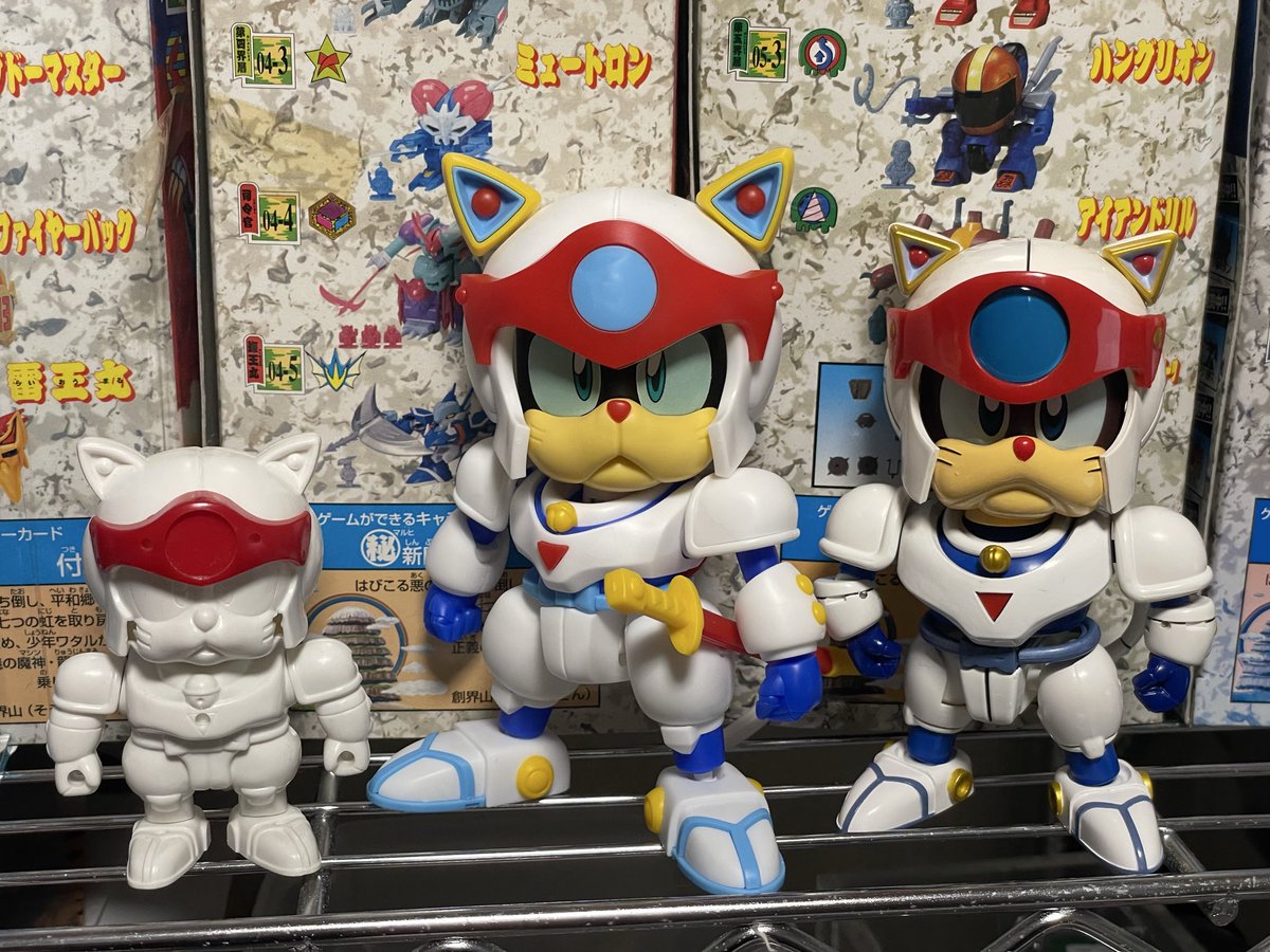 sd_plus's tweet photo. ベルファインのヤッ太郎、とりあえず本体組み立て終わったよ

とにかく顔が今までの立体の中で一番似てるのが素晴らしい！
パーツ分割も凝ってて組み立てただけで色を再現できるのもとても良い……その分想像より大きいのはご愛嬌。
うちにいる他のヤッ太郎たちと記念写真。
江戸前セットも欲しいなぁ https://t.co/CP4Ry3b9RA