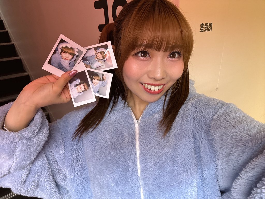 starnote_harima's tweet photo. ハロウィンのランチェキが出ましたっ⋆⸜🦈 ⸝‍⋆

サメはりまさんぜひゲットしてほしいサメ~🧡ྀི🧡ྀི
サメさん被ってるのと
高めツインテールアピール
どっちもあって!!
めちゃᓓ̸ᐠわƖ ıƖ ıチェキなんだ~♡

ps.ちょいとレアなアタリもあるからいっぱいゲットしほしいなぁ💭
https://t.co/k4lOjLWUMq https://t.co/ep7s6ecwpe