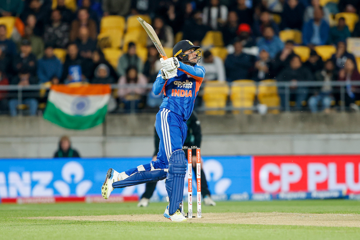 BCCI's tweet photo. Toying with the bowling and how.

15th T20I half-century off just 15 deliveries, Abhishek Sharma is on a roll here 👏👏

Live - https://t.co/zf4CnZQ8CD #NZvIND https://t.co/hDcc9Pbtju