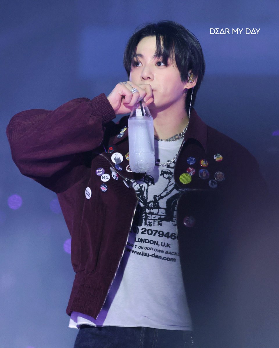 JK_Euphoria2018's tweet photo. ARIRANG in Buenos Aires

 #JUNGKOOK
 #今日グク https://t.co/N7BVVxTp4q