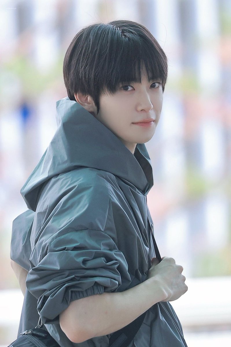 by_uo0's tweet photo. 이 날 특히 더 위풍당당 어린이 같던 정재현
근데 입은 옷은 프라다인 .. https://t.co/b1uoyT4Bd3