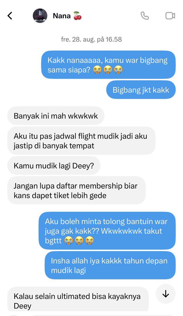 sundeeybean's tweet photo. Judulnya: Tuhan menyelamatkan aku dari scam Nana spring_cherry27 (menertawakan kebloonan diri sendiri)

Jadi awalnya aku ada rencana nonton Bigbang Jakarta karena tahun depan kepingin pulang lagi ke Indonesia. Karena aku inget dia ini duta menafkahi cowo kpopnya ya aku tanya jasa war yang trusted. Singkatnya dia kasihlah satu akun IG yang katanya temen dia udah lama dan sering bantuin war tiket konser.

Si Nana ini bilang fee jastipnya itu sekitar 3juta untuk tiket yang aku mau, dan kalau mau jastip di temennya ini harus bayar fee booking slotnya. Kalau ditotal dari fee sampai harga tiketnya bisa kurang lebih 13juta. Dan saat ini aku percaya aja karena emang ngga pernah ada pikiran macem-macem ke orang. Dan dari sini obrolan pindah ke IG.

Karena saat itu aku juga lagi mudik kedua kali tahun ini dan jalan-jalan sama para sepupuku jadi pengeluaran setiap hari itu lumayan gede. Terus pas aku mau transfer ada masalah dengan bank dimana wise aku ngga bisa transfer nominal besar, nominal kecil bisa (tenang ygy saldo atmku ril no fekfekkk 🤣). Akhirnya aku transfer dengan nominal kecil setiap harinya dari bank Denmark aku ke bank Indonesia aku.

Puncaknya kenapa aku bisa batalin jastip di Nana ini karena aku cerita ke suami kalau aku jastip tiket konser Bigbang di Jkt sama dia. Suamiku jawab kurang lebih “loh aku ada hadiah buat kamu sebelum proses xxxxxx”, lalu aku kasih tauin lah ke si Nana ini kalau ternyata suamiku sudah ada plan lain jadi aku mau batalin aja. Karena nggak enak, suamiku bilang untuk bayar fee booking slot aja. Yaudah aku bayar aja 1,5juta ke rekening yang si Nana share ke aku.

Sekarang pikiran negativenya, kalau si Nana nonton konser Bigbang Jakarta dengan harga termurah bisa jadi setengah harga tiketnya gw yang bayarin itu wkwkwkwkwkwkwkwkwkwkw