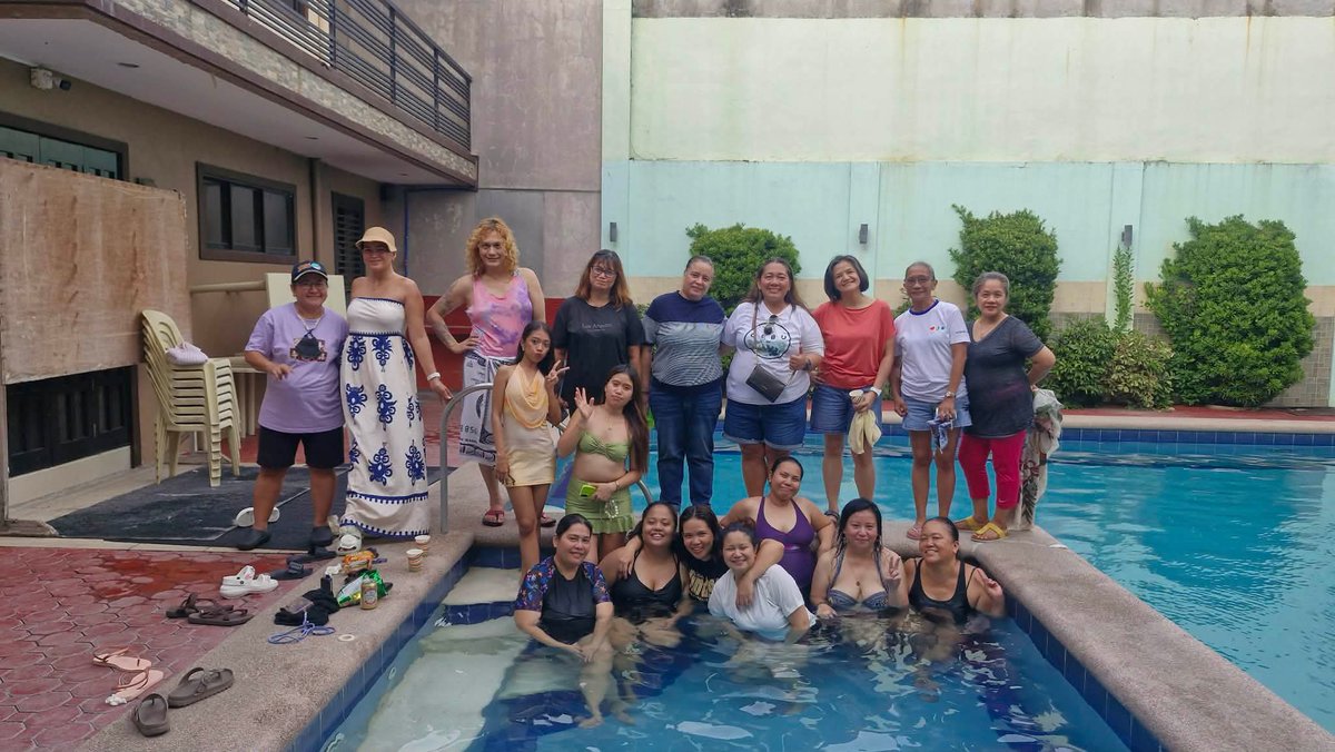 yourbaddiecapri's tweet photo. Blood makes us related, but screaming over the same idol and sharing our happiness with each other make us family. 💙

@aldenrichards02 @ATeamCommunity

Baka #TheALDENEffect yan! 💙
#ALDENRichards 
ALDENxLegacy OfGoodness https://t.co/su5hdhm4vT