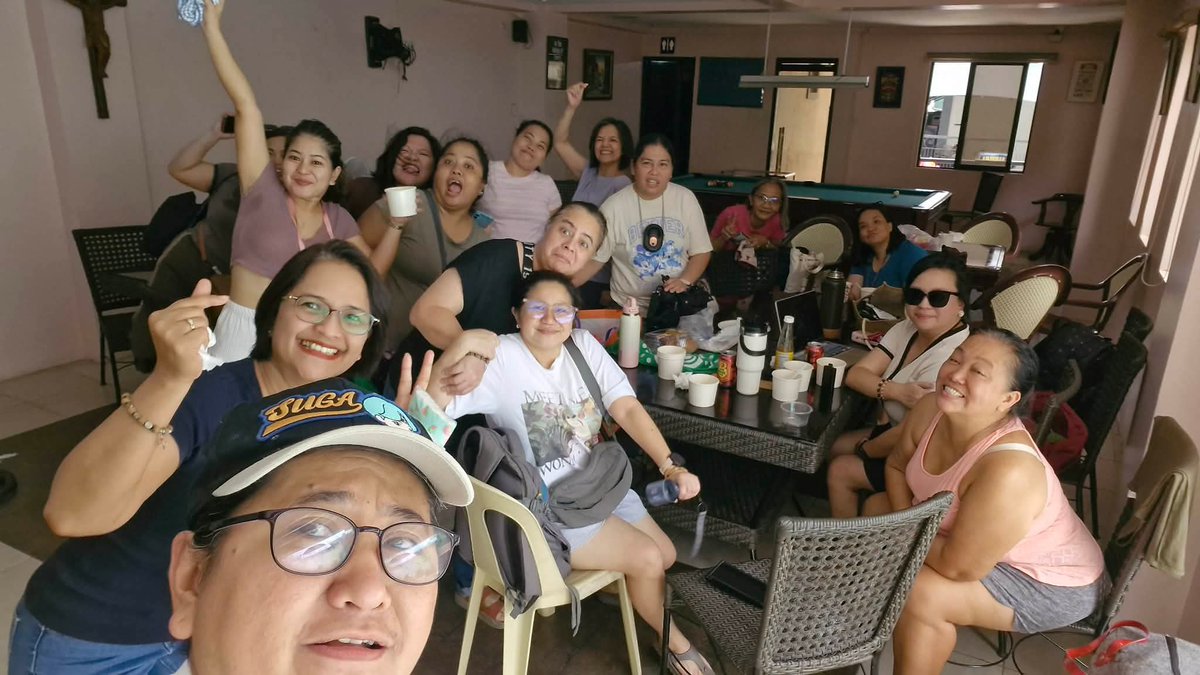 yourbaddiecapri's tweet photo. Blood makes us related, but screaming over the same idol and sharing our happiness with each other make us family. 💙

@aldenrichards02 @ATeamCommunity

Baka #TheALDENEffect yan! 💙
#ALDENRichards 
ALDENxLegacy OfGoodness https://t.co/su5hdhm4vT