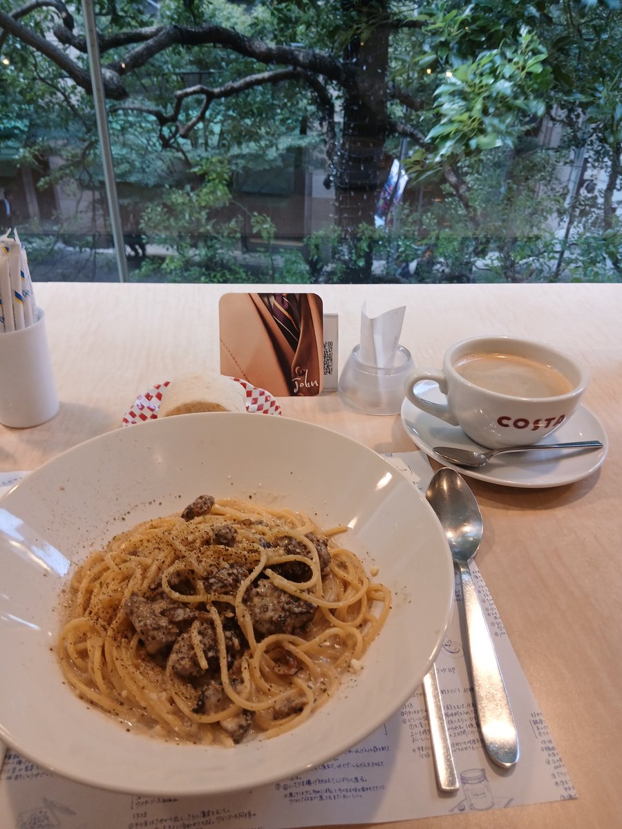 kyonp0125's tweet photo. 食べ過ぎてお腹いっぱい…苦しい💦
クリス&amp;ジョンが来ました〰️〰️ https://t.co/Ncbw5sEsZI