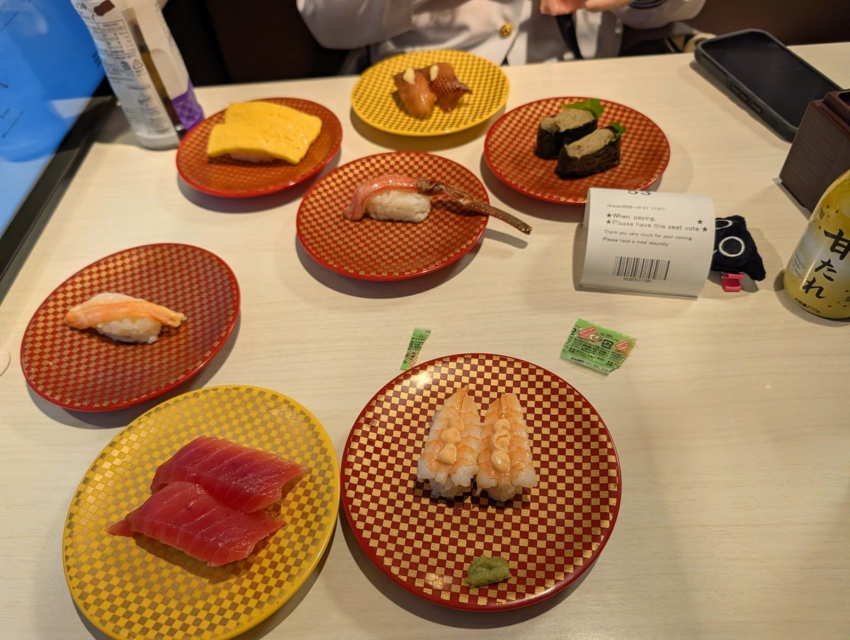 dimden's tweet photo. I love the conveyor belt sushi restaurants here.

my ranking so far is: Uobei > Hama Sushi > Sushiro > Kura Sushi

hama sushi has best service, uobei best flavor for price https://t.co/iLduqDmVtO