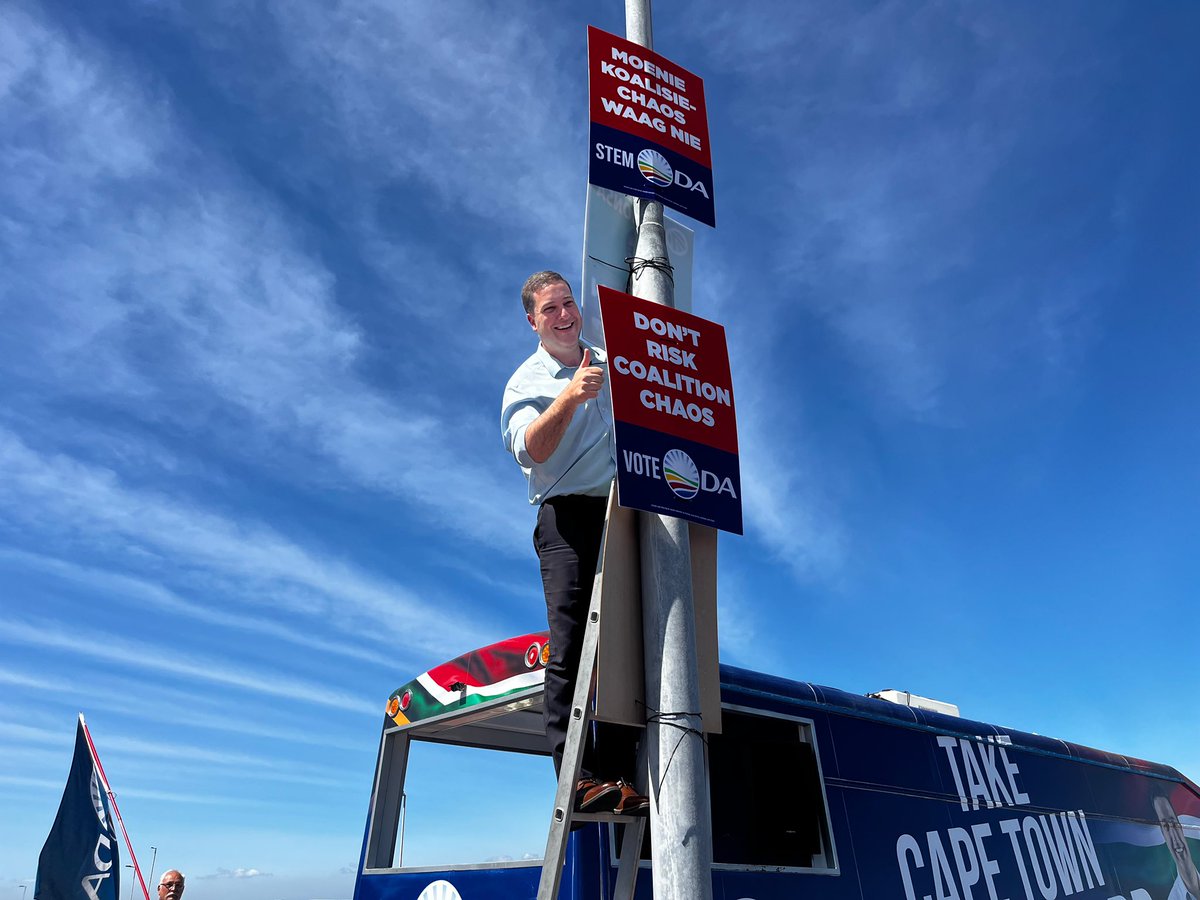WesternCapeDA's tweet photo. You benefit from DA-led governance in Cape Town. Don't put it at risk by not voting.

Coalition chaos threatens our city's future. On 4 November, stand with us. 💙 https://t.co/FPy55ENHub