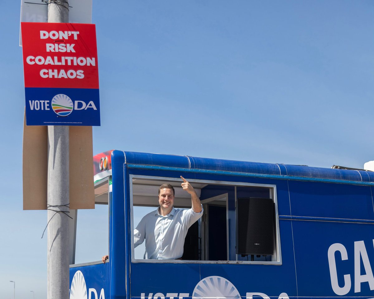 WesternCapeDA's tweet photo. You benefit from DA-led governance in Cape Town. Don't put it at risk by not voting.

Coalition chaos threatens our city's future. On 4 November, stand with us. 💙 https://t.co/FPy55ENHub
