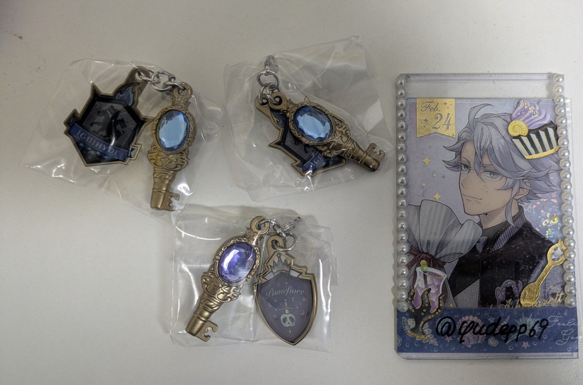 yudepp69's tweet photo. 【交換】ツイステッドワンダーランド ツイステ TWST めじるしアクセサリー
譲→イグニハイド×2、ポムフィオーレ
求→オクタヴィネル
郵送交換希望。お気軽にお声がけください。よろしくお願いします https://t.co/Af0Q9VtjnR