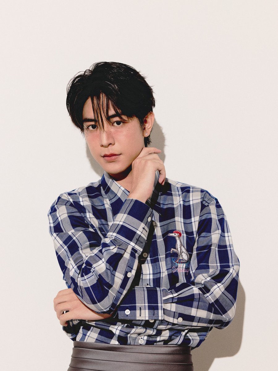 aennwan's tweet photo. oh my god is he even real?????? https://t.co/7hLzdLbA8A