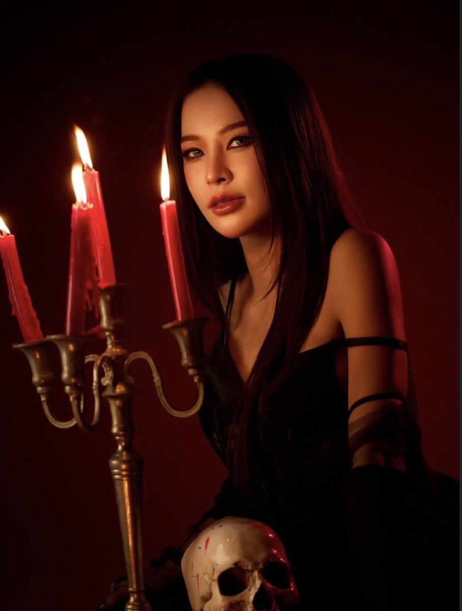 ThePNB_TH's tweet photo. PNB Update  ༘♡📢 
📸 IG post : puinoon.wrsr

Under my spell, darling. 😈🖤
ไม่ต้องท่องคาถา แค่มองตาก็พอ

https://t.co/SMXvlxUxDT

#ปุยนุ่นวรางค์ศิริ 
#Puinoonwrsr https://t.co/DK3ies7luF