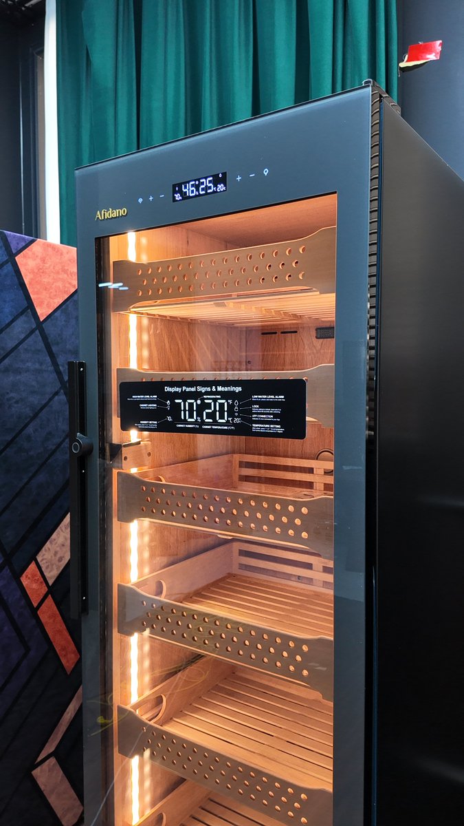 afidanoofficial's tweet photo. A clean look. A strong presence.
Meet the Afidano B8.✨
@afidanoshop
#Afidano #HumidorCabinet #afidanoshop #afidanohumidor #afidanohumidors #afidanoB8 #ProductDesign #LuxuryDesign #SpanishCedar #HumidityControl #PremiumHumidor #CigarDisplay #CigarLifestyle #CigarLife https://t.co/tOG2gAAxjh