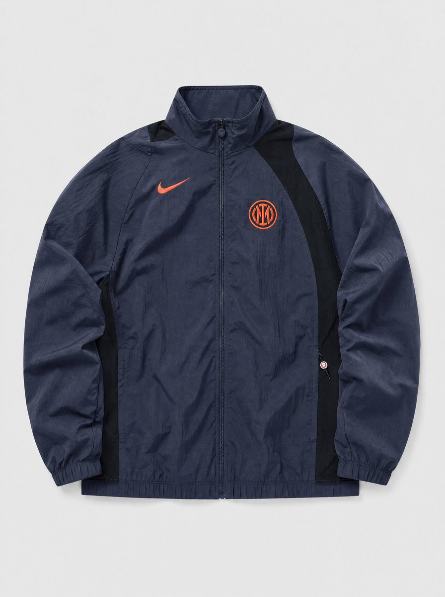 _PointDePenalty's tweet photo. La veste Nike Total 90 de l'Inter passe de 110€ à 39€ 😮‍💨

Lien (code PDP10) https://t.co/MLfEtyQIFB https://t.co/66PmDaLfbG