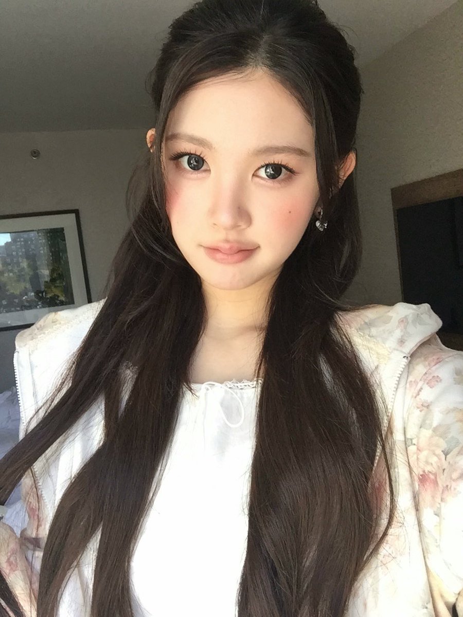 ibutteruuu's tweet photo. 261027 하츠투하츠 인스타 #에이나 

다들 모해~ https://t.co/ZAFh074lAW
