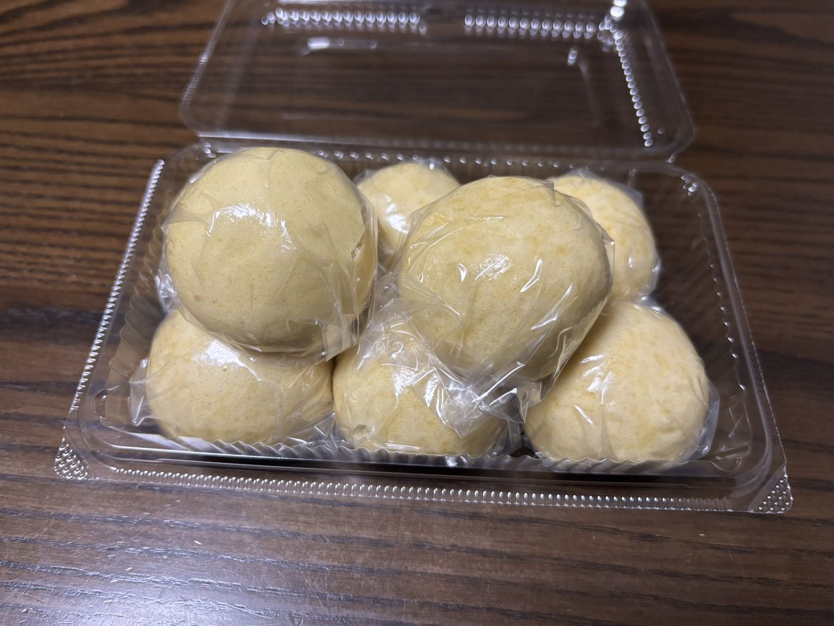 ippei_0801's tweet photo. 今日は実習で饅頭を作りました‼️
実は饅頭の生地に味噌が入ってます。ほんのりとみたらしのような甘じょっぱい生地とこし餡の相性が抜群でたまらない😋 https://t.co/hTWz2HAT9B