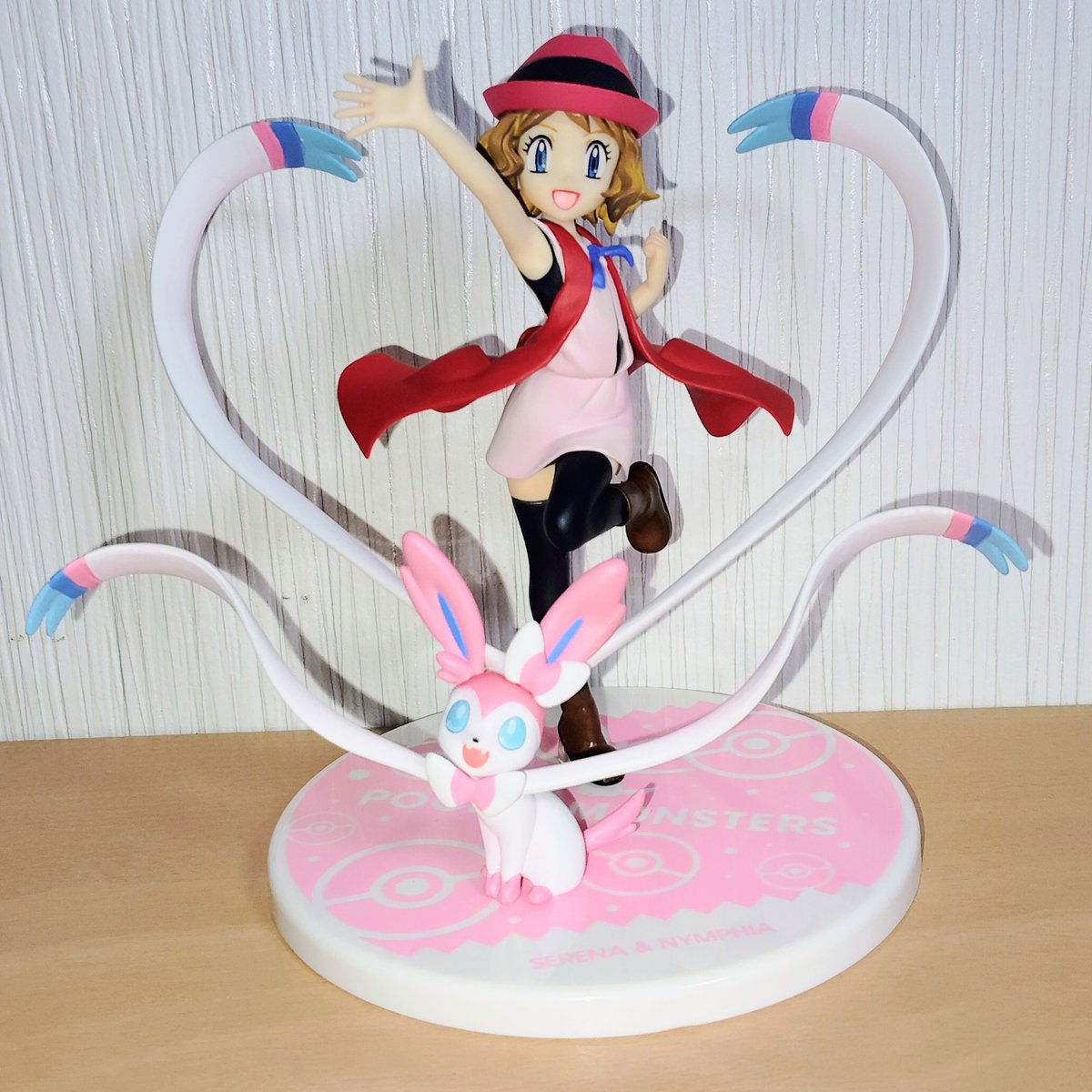pureskydiveX's tweet photo. 【ポケモン】セレナ＆ニンフィア【フィギュア】 
https://t.co/MHr8f6LTiP
折角買ったフィギュアだから、
飾らないのはもったいない！
というわけで、セレナの写真を撮ってみました。
セレナというとニンフィアより
フォッコのイメージが強いけどね～。
#ポケモン #フィギュア #セレナ https://t.co/8le6ebnVBD