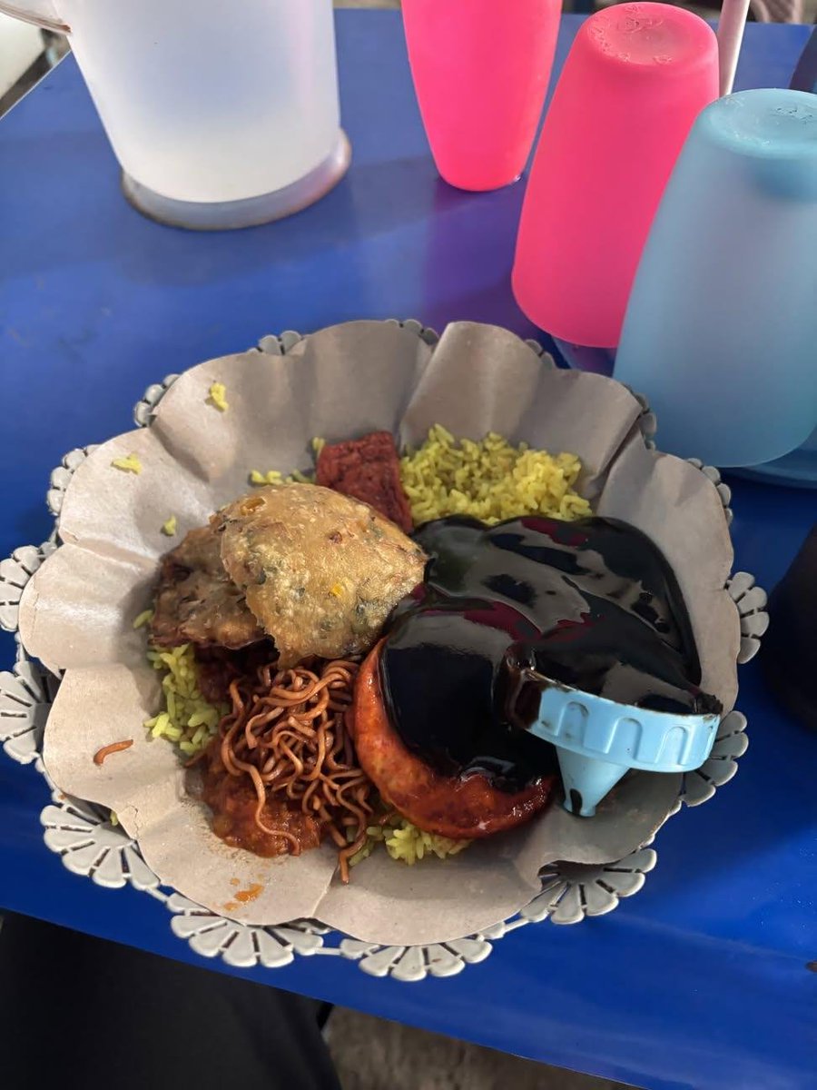 roziisol's tweet photo. jadi gini rasanya ketumpahan kecap🙃 https://t.co/XA0FCqOx3B