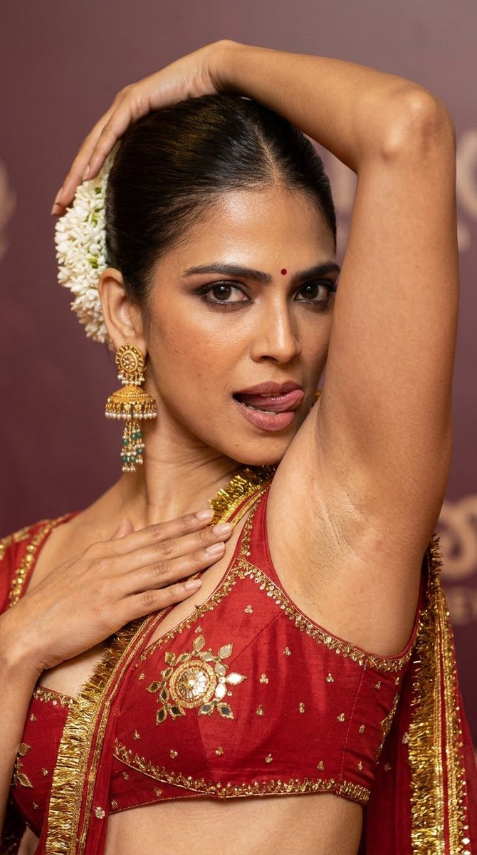 clayberryzen's tweet photo. Sanskari wife found out wearing sleeveless blouse and posting pics can make good money by making mature men horny and drain for her. https://t.co/ATVF4QeIMD