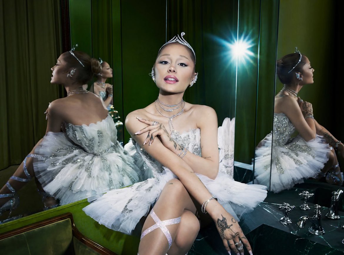 itsairens's tweet photo. ARIANA GRANDE BUTERA https://t.co/IiFvtnozLL