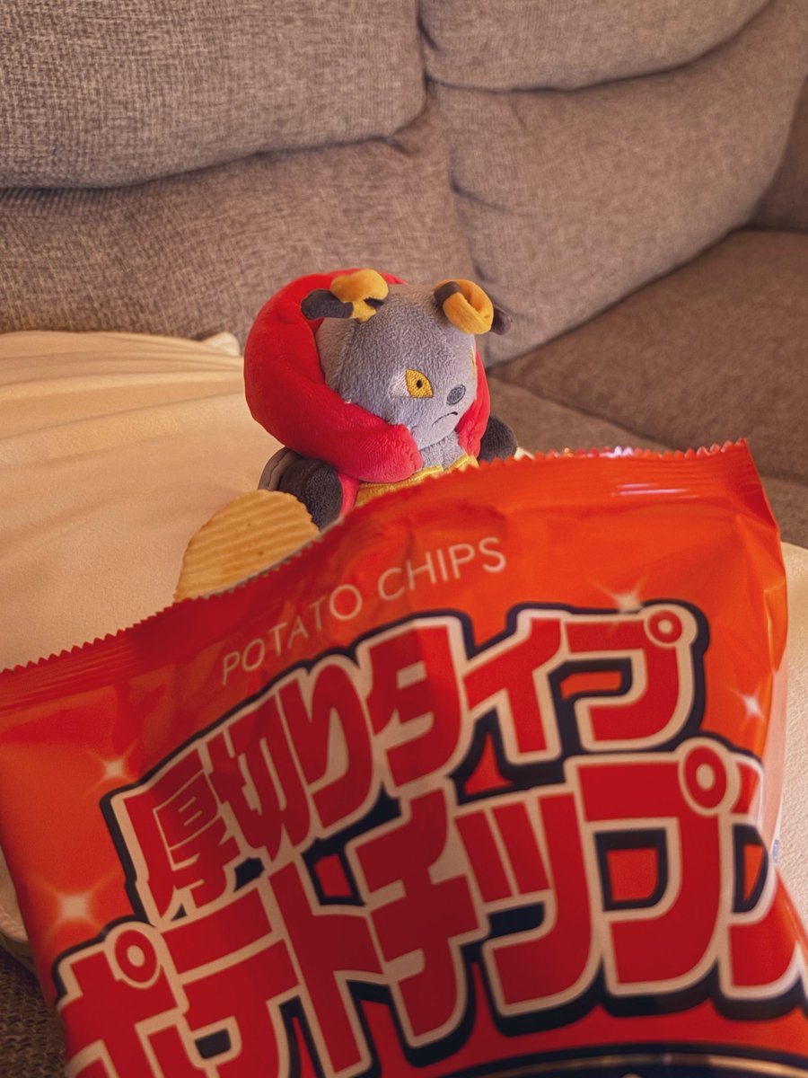 n10oooo's tweet photo. ポテトチップスを食べ始めました。
#ポケモンfit #バルビート https://t.co/dhnChIwDtR