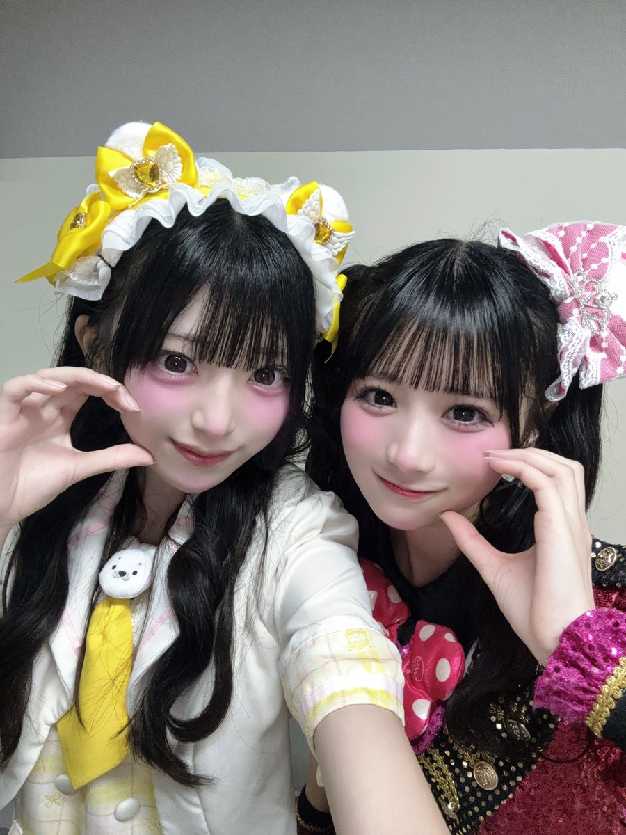 sofuto_heroines's tweet photo. ナナコロビヤオキさんの笑乃になさんとお写真とっていただきました💕お忙しい中ありがとうございました(;_:)

デビューライブぶりにお話できて嬉しかったです❕めちゃめちゃに緊張してたのですがありがとうございました🥲🩷花束くださってる時のライブ映像スクショして何回も見返してます( ; _ ; )♡ https://t.co/GqGIqdhXBL