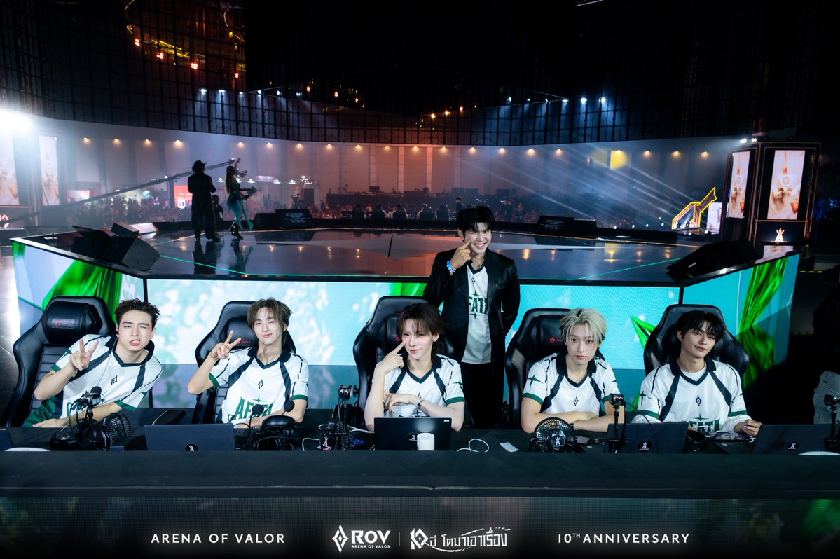 GarenaRoVTH's tweet photo. บรรยากาศความสนุกและประทับใจ RoV T-POP Tournament 🏆 
การแข่งขันของ 20 ไอดอล T-POP❤️ แล้วพบกันใหม่! 

#RoVTPOPTournament #RoV10ปี 
#RoV10ปีโตมาเอาเรื่อง #RoV #ArenaoftheDecade 
#TeamLOKHEIM #TeamNORMAN 
#TeamAFATA #TeamVEDA https://t.co/5pggZyJL4v