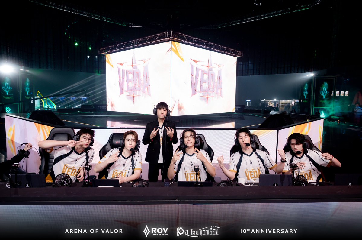 GarenaRoVTH's tweet photo. บรรยากาศความสนุกและประทับใจ RoV T-POP Tournament 🏆 
การแข่งขันของ 20 ไอดอล T-POP❤️ แล้วพบกันใหม่! 

#RoVTPOPTournament #RoV10ปี 
#RoV10ปีโตมาเอาเรื่อง #RoV #ArenaoftheDecade 
#TeamLOKHEIM #TeamNORMAN 
#TeamAFATA #TeamVEDA https://t.co/5pggZyJL4v